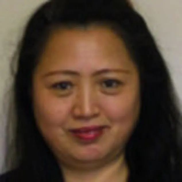 两名学生控华人教授奴役